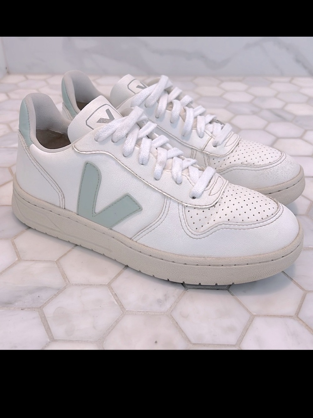 VEJA V-10 CWL WHITE GREEN MATCHA Low-Top Vegan Leather Sneakers Women’s Size 8